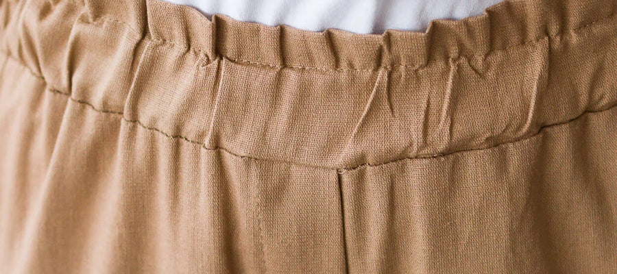Cómo combinar un pantalón marrón