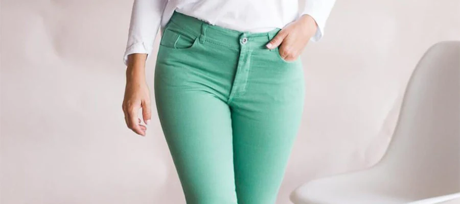 Pantalón verde estampado
