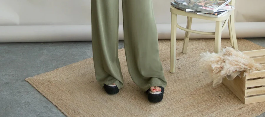Cómo combinar pantalones anchos
