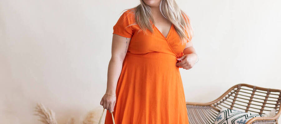 Cómo combinar un vestido naranja
