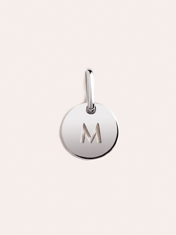 Mini Medallion Letter Plata - M
